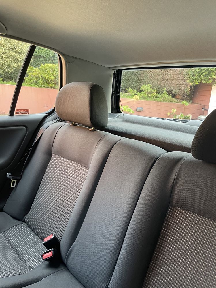 Volkswagen Polo bem cuidado