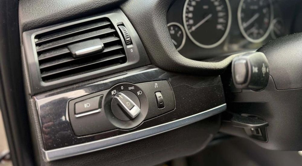 Продам бмв х3. 2 бензин.