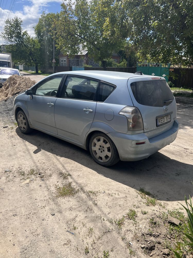 Toyota Avensis Verso 2007 2.0 дизель