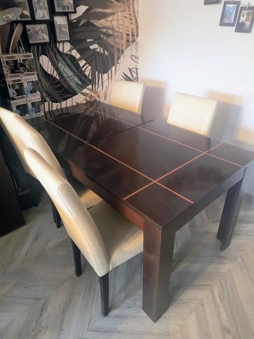 Stół rozkładany VOX MODERN z krzesłami.