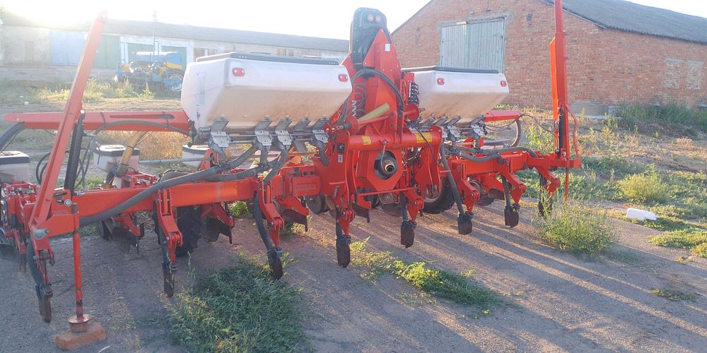 Продаєця сівалка кун плантер 3