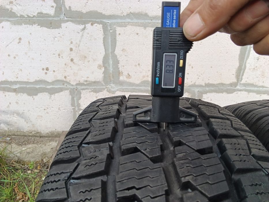 Продам шини б/у 215/65R16C