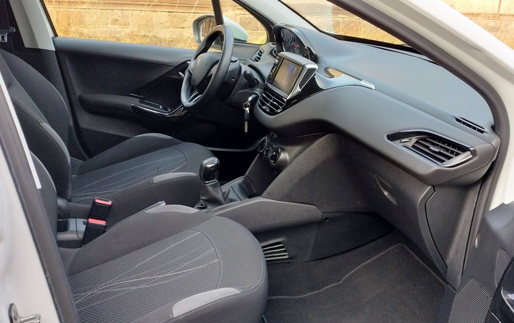 Peugeot 208 1,4 benzyna 2012r led