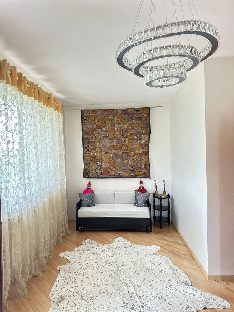 Оренда сімейного будинку біля міста — 300 м²