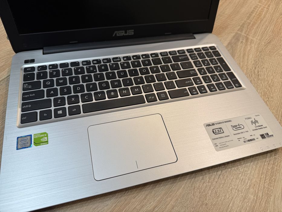 Laptop ASUS F556U i5 7200/8GB RAM/1TB HDD/940MX/FullHD