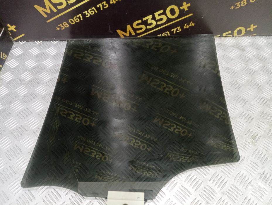 Скло бокових дверей задніх правих  BMW G05 БМВ Г Стекло двери правой