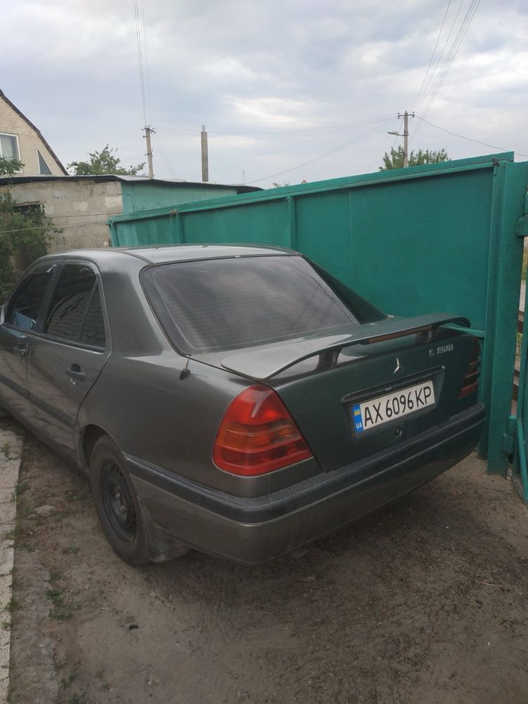 Продам срочно Мерседес 94 года