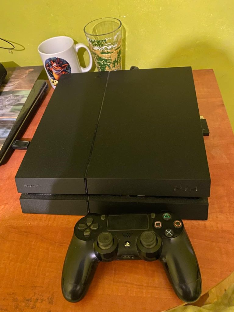 PS4 Stan kolekcjonerski 1 TB + 2 gry