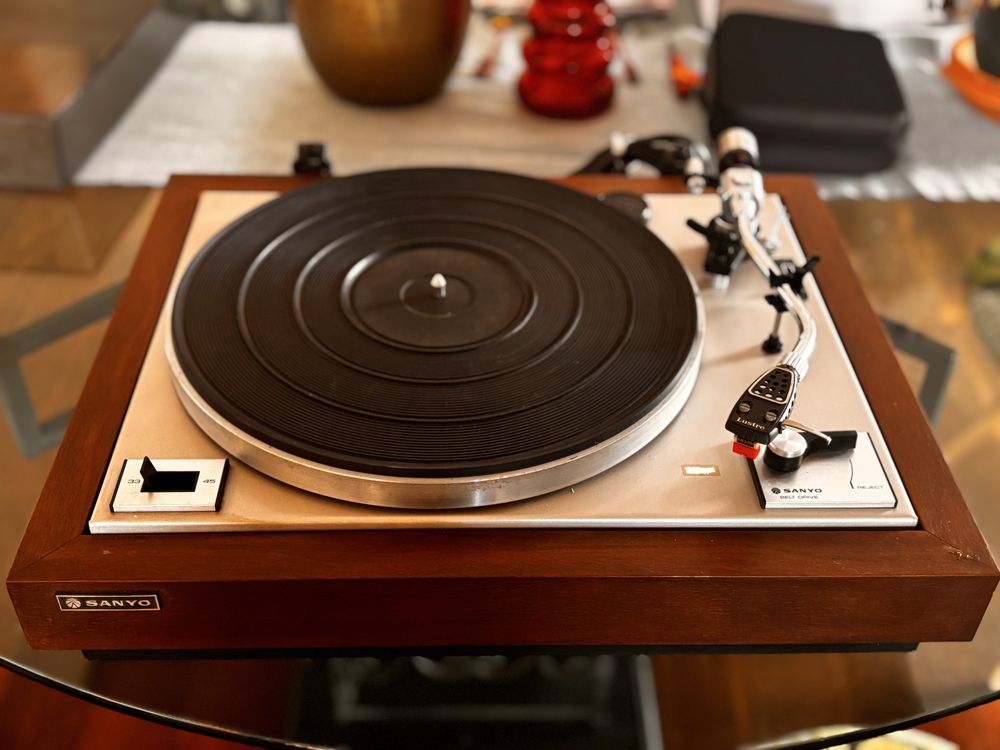 Gira-discos Sanyo TP 625