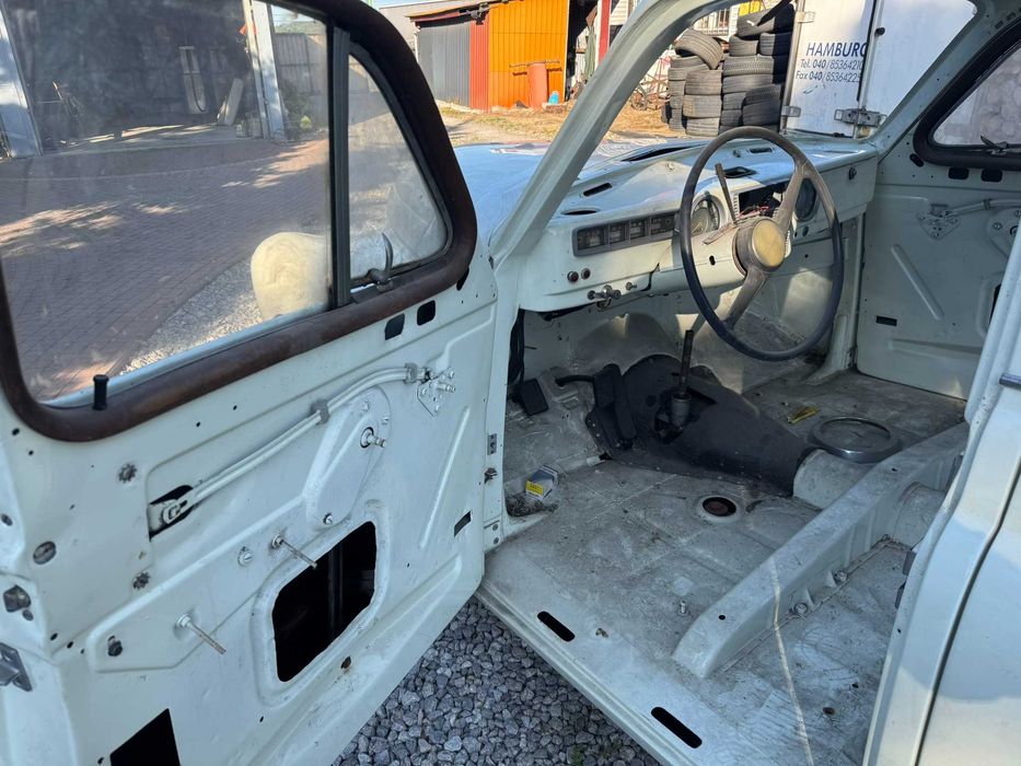 Warszawa M224 Odrestaurowana