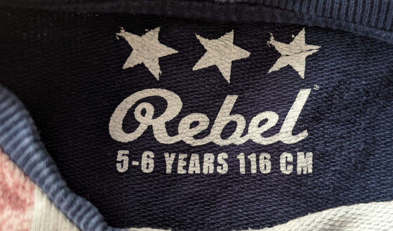 Chłopięca bluza r. 116 Rebel granatowa z flagą