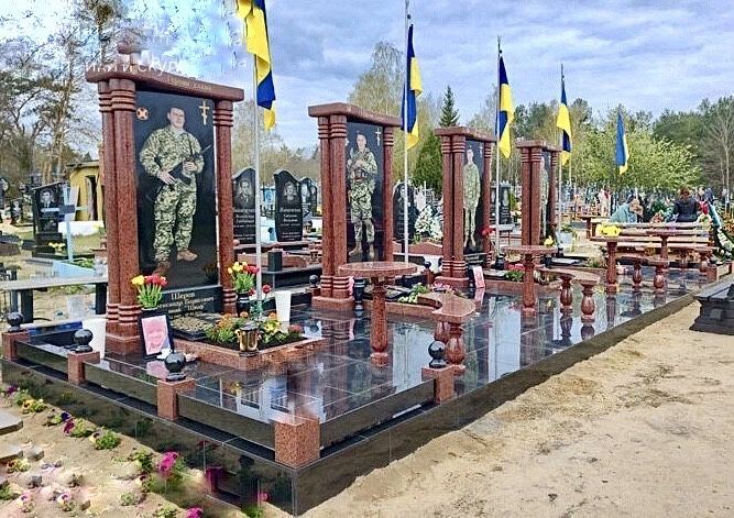 Гранітні пам’ятники воїнів ЗСУ гранит полимер фото стекло керамика