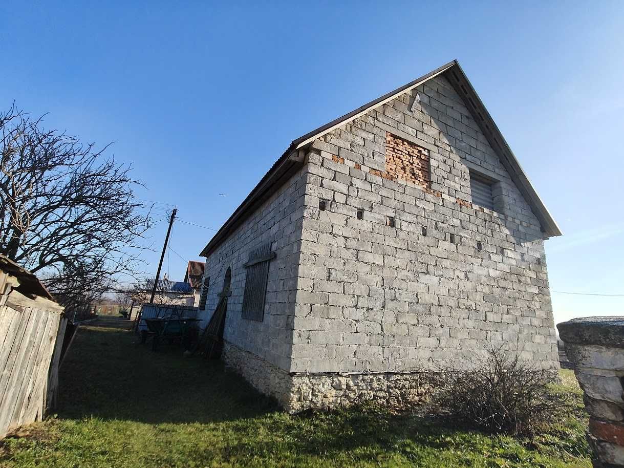 Незавершене будівництво з великим шматком землі в с.Панталія