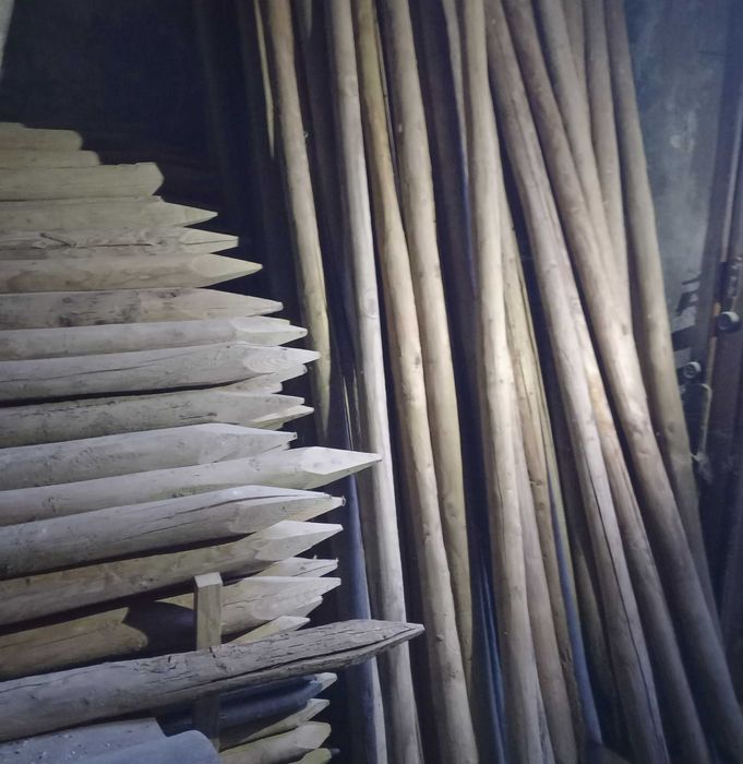 Postes de Madeira Tratada - vinhas, pomares, vedações