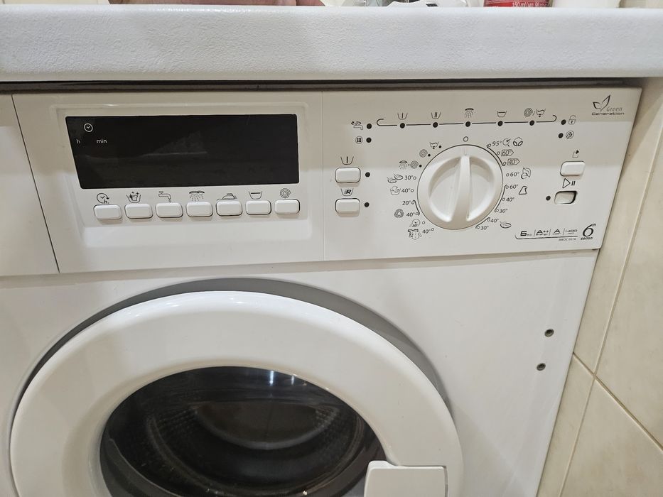 Вбудована пральна машина Whirpool awok 0614