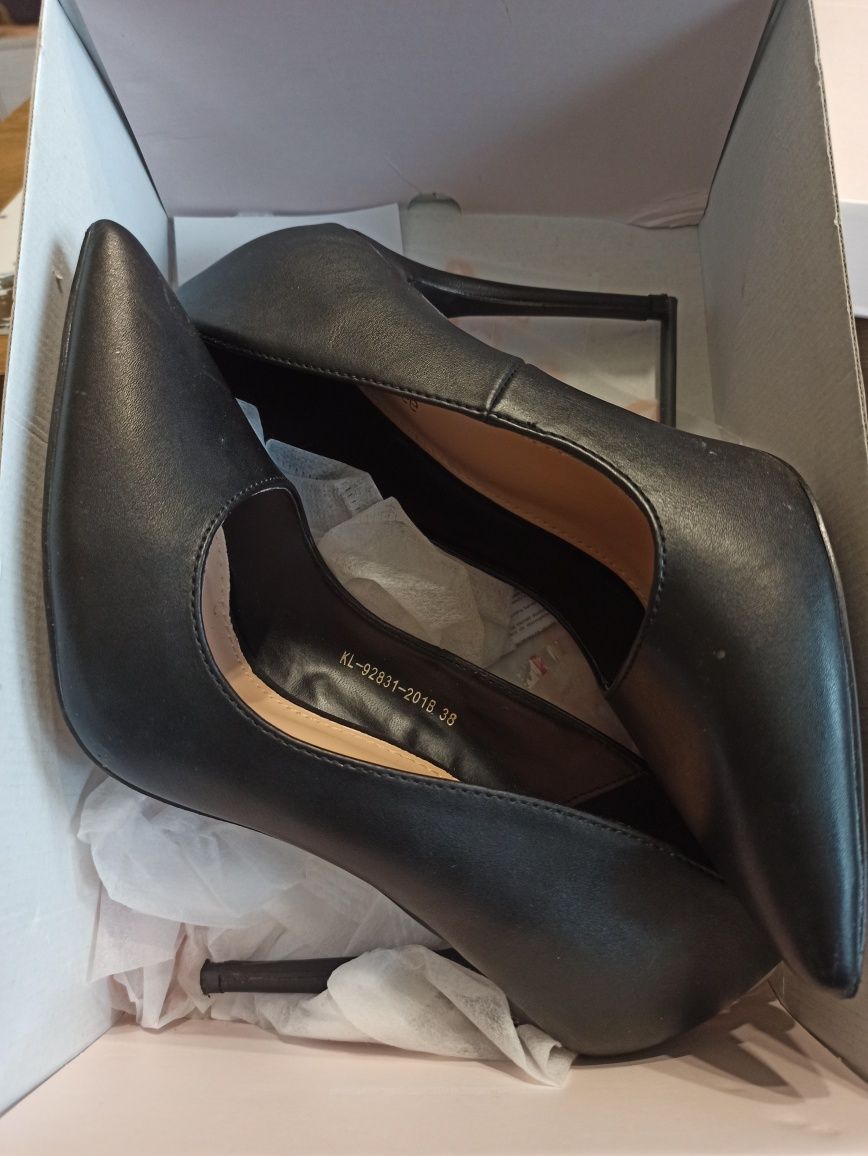 Buty czarne  damskie wieczorowe szpilki rozmiar 38