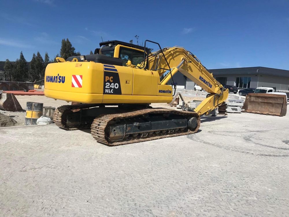 Komatsu PC 240 NLC com engate rápido