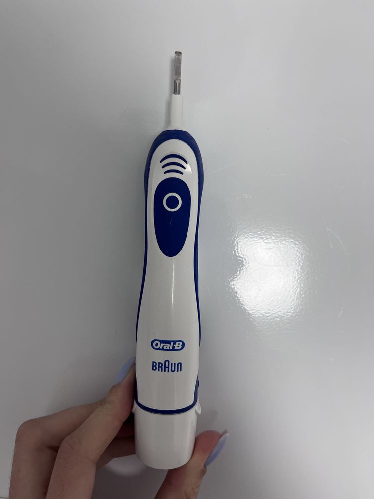 Електрична зубна щітка Oral-B