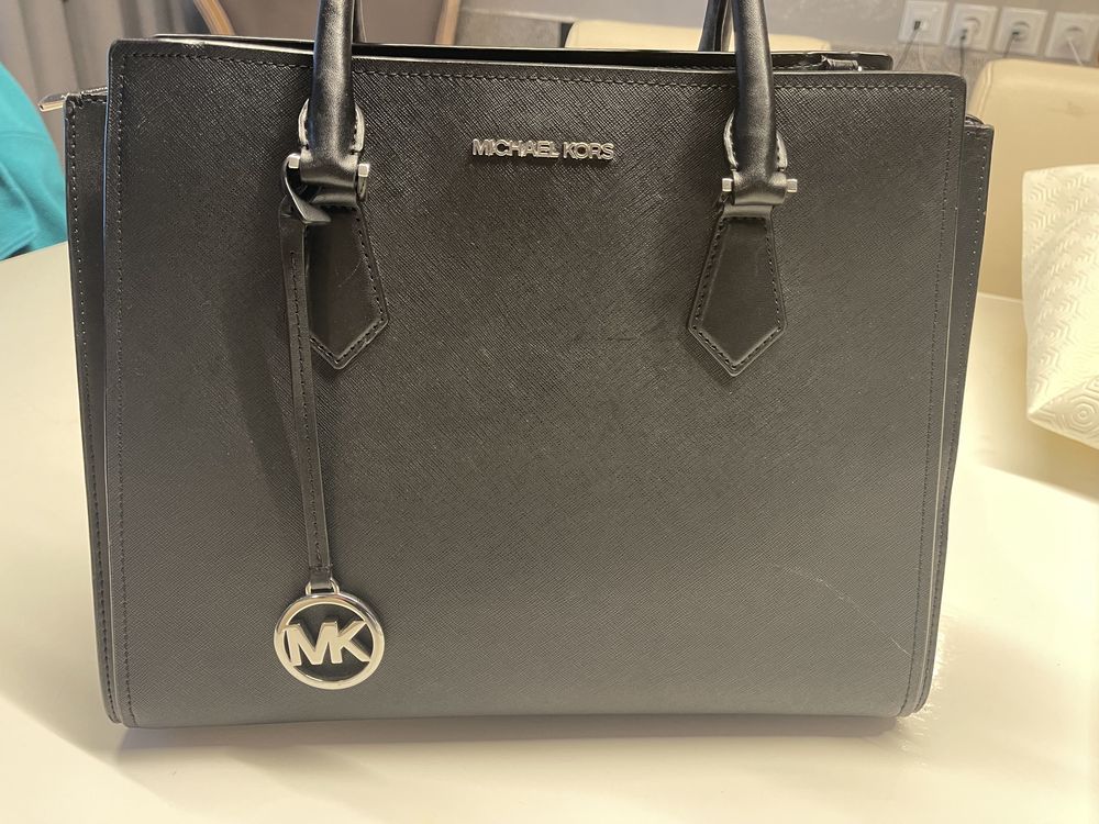 Bolsa Michael Kors em pele preta