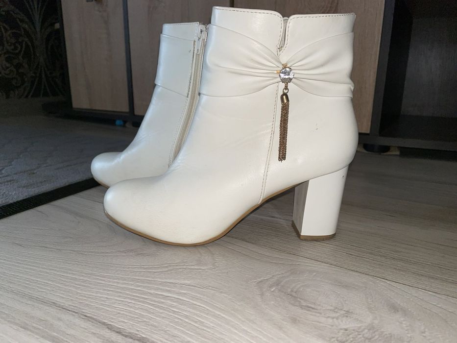 Кожані ботінки 38 розмір