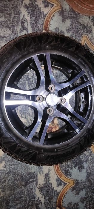 Шини в зборі на авто