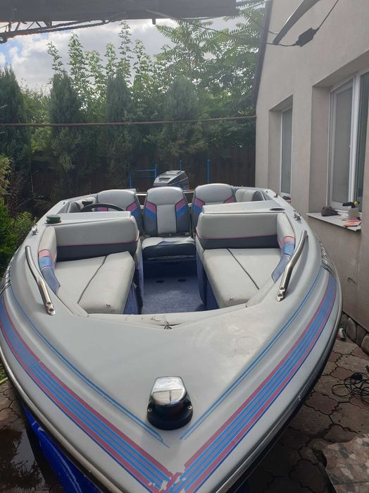 Катер Bayliner Capri 1500, лодку с мотором