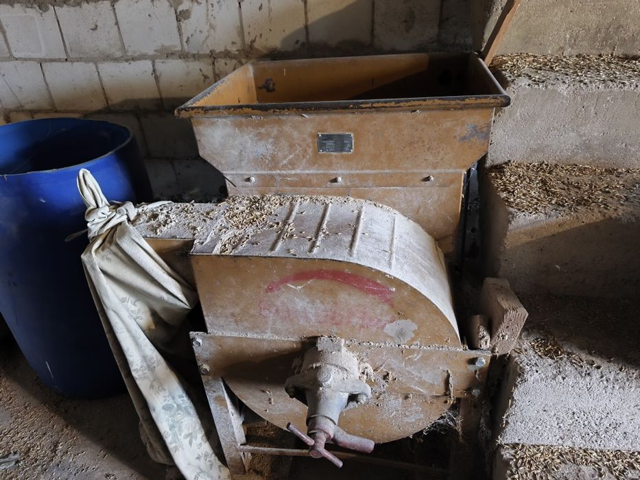 Młynek do zboża na kamienie