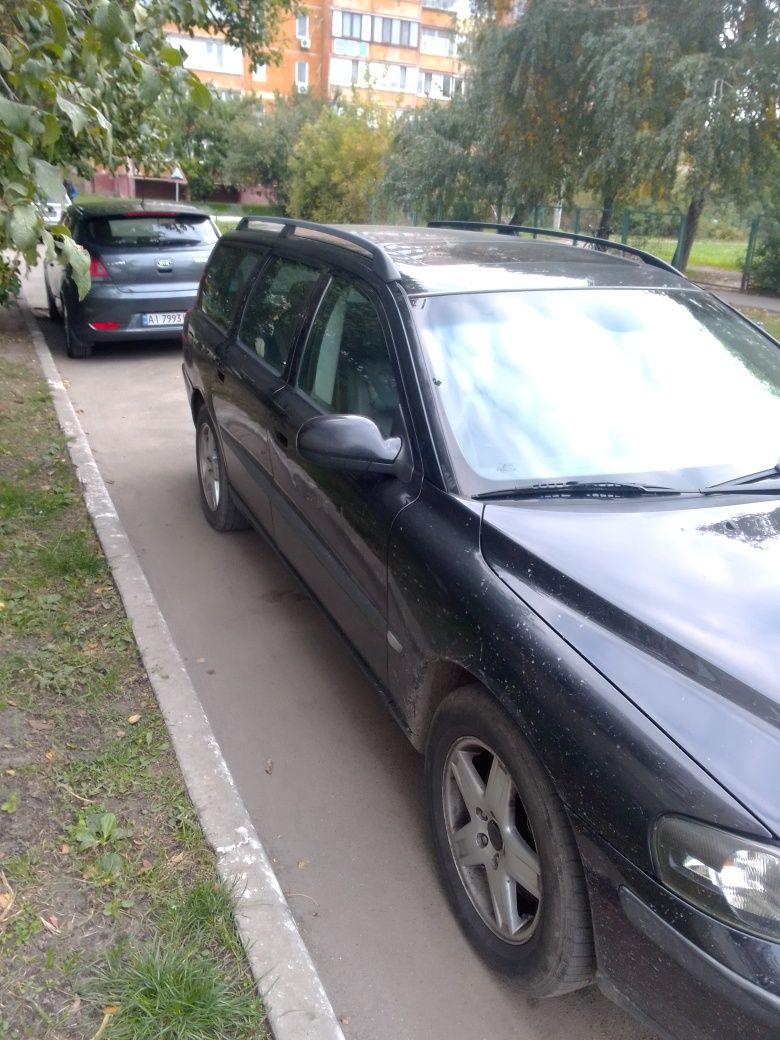 VOLVO V70 2003 року