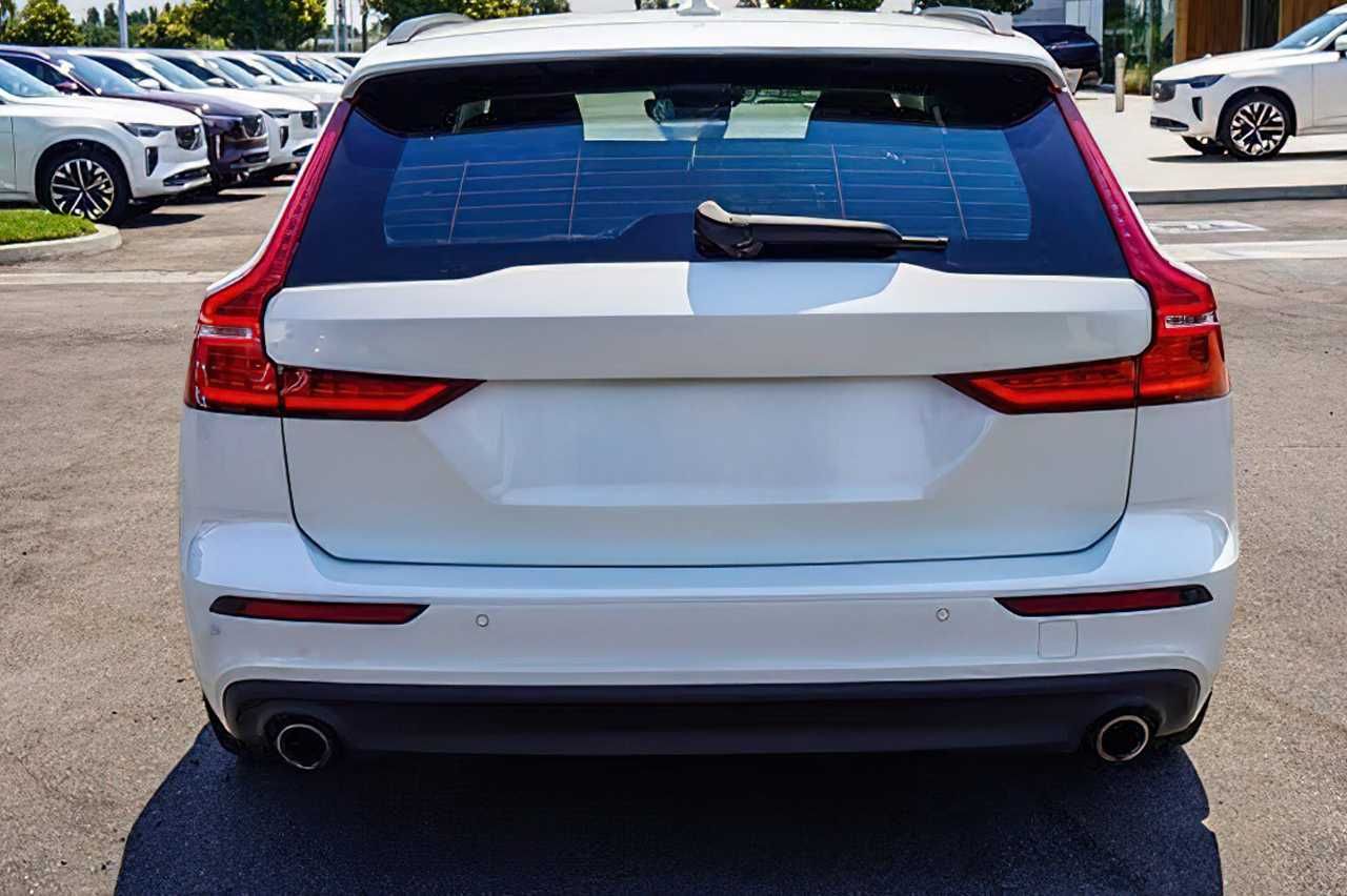 Volvo V60 T5 Momentum      2020