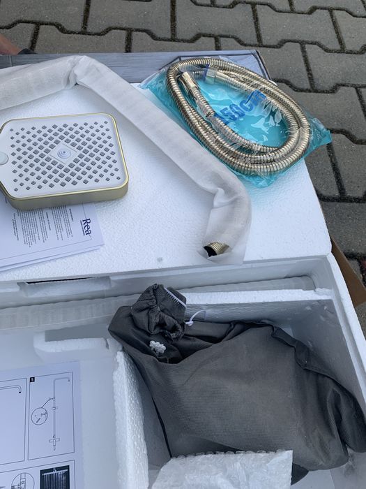 Zestaw bateria z deszczownica nawannowa Rea