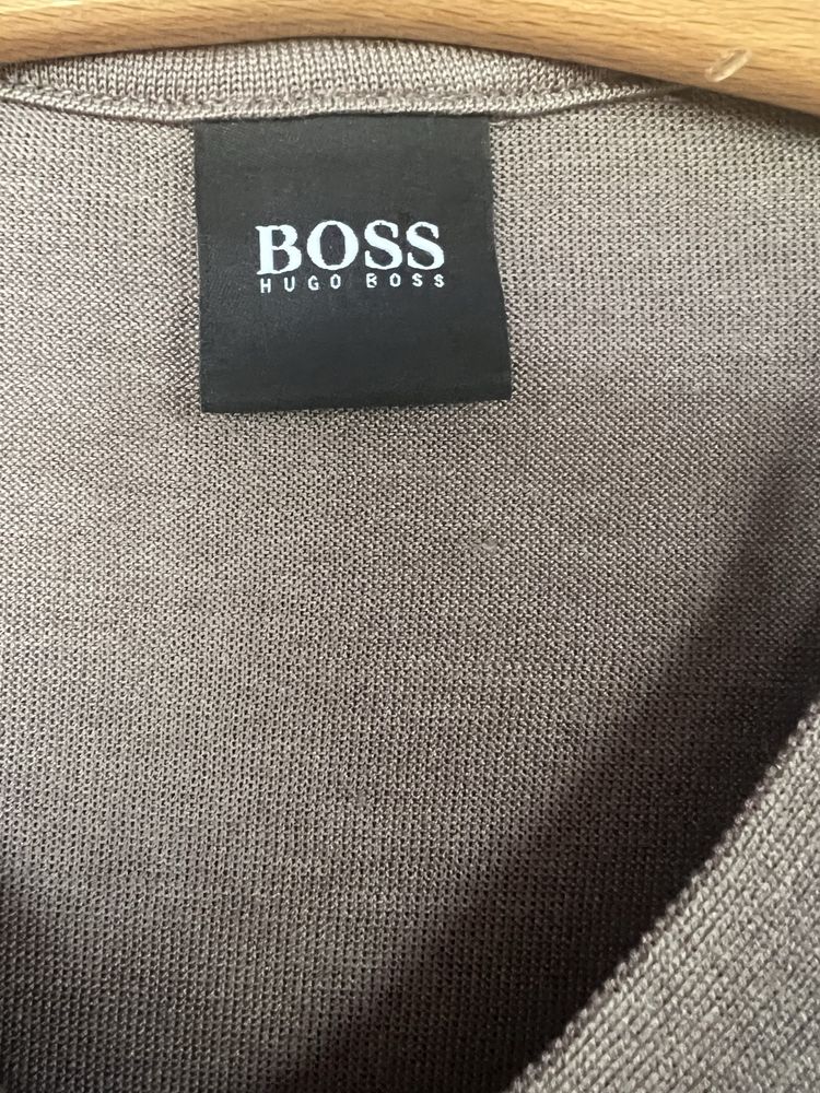 Męski letni sweterek Hugo Boss z jedwabiu (70%)