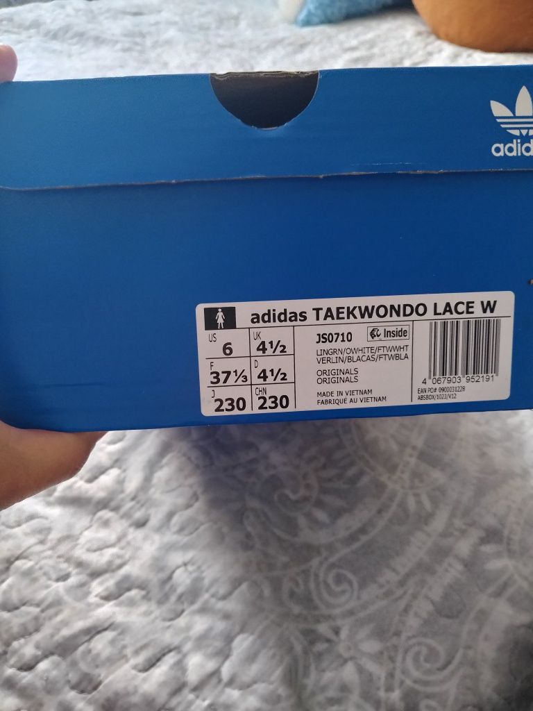 Жіночі кросівки Adidas Taekwondo.