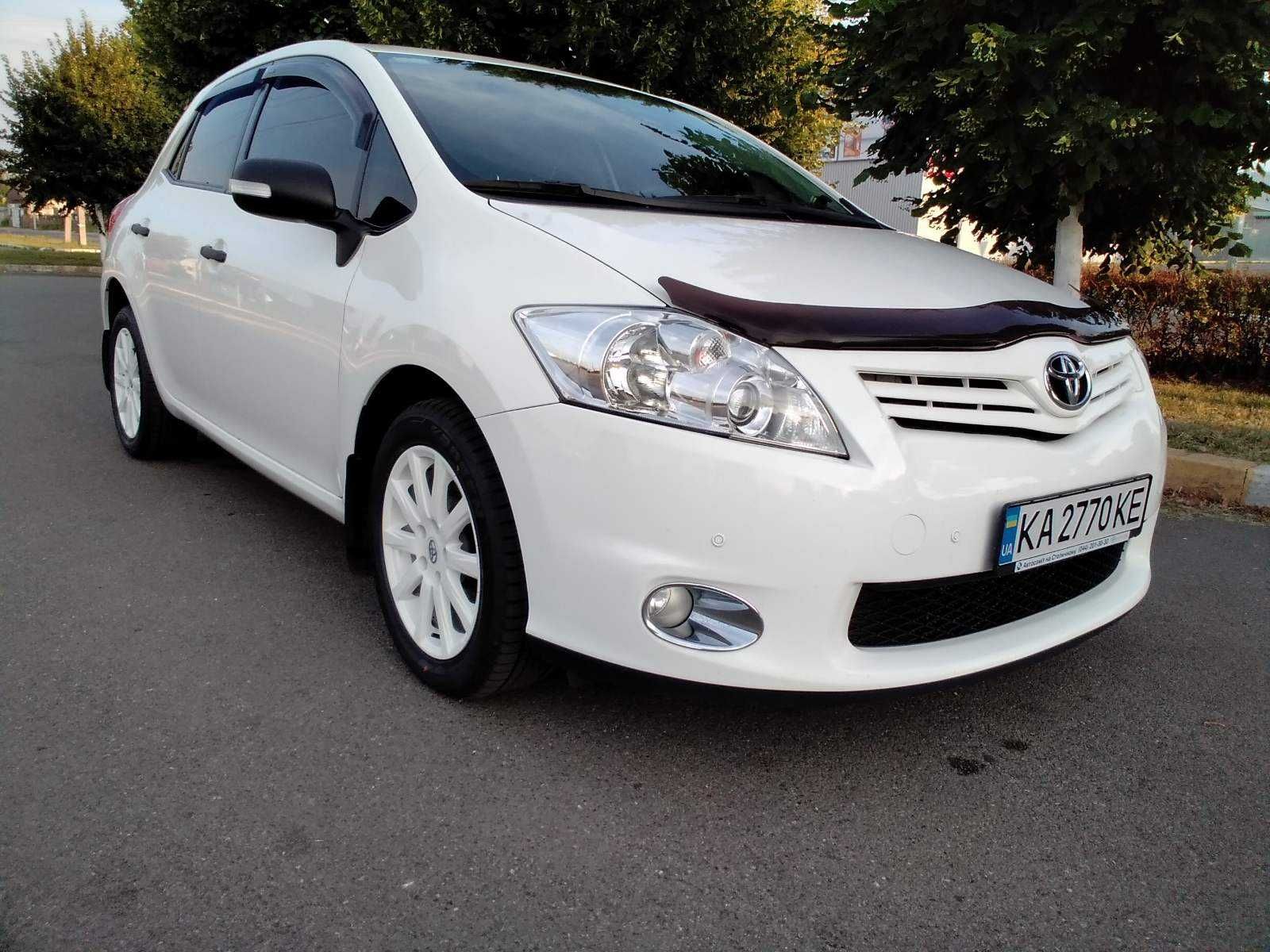 Продам Toyota Auris 1.6 AT 2012 року