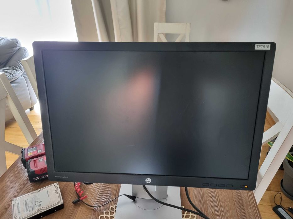 Komputer gamingowy i5/16/ssd/radeon 8gb/24" LED windows pro