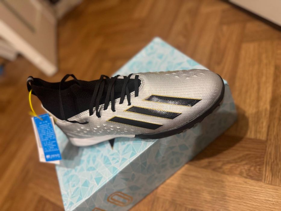 Продам сороконожки,футзалки Adidas 43р Новые