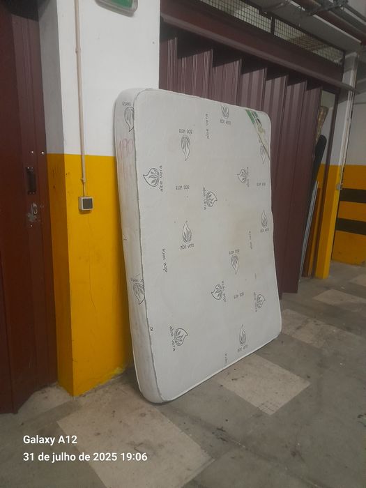 Colchões e espumas usados, várias medidas