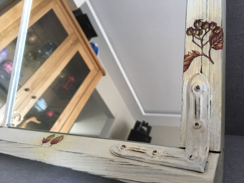 Lustro z ramy okiennej.