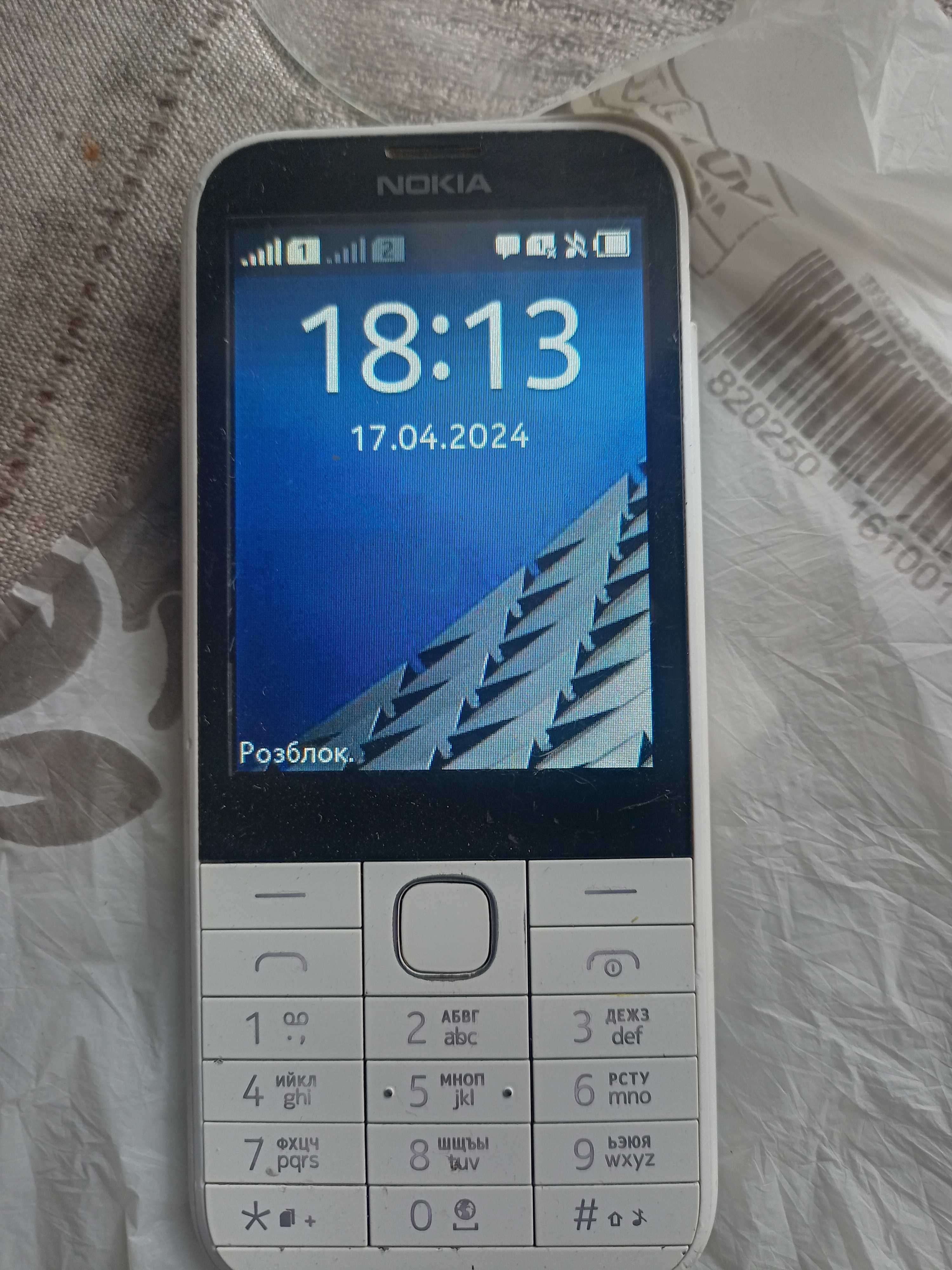 Мобілка Nokia 225