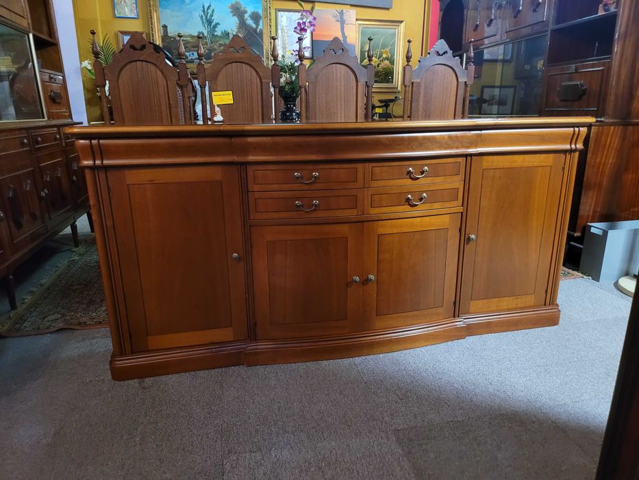 Aparador em madeira maciça- óptimo estado e qualidade