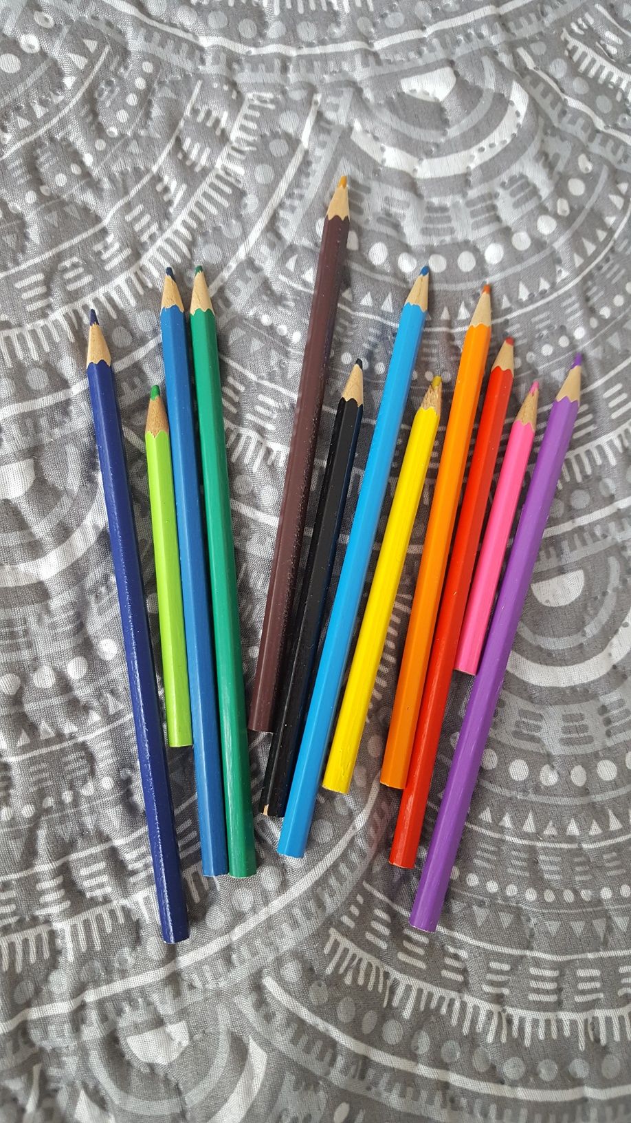 Kredki ołówkowe 12 kolorow