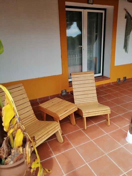 Conjunto de jardim 2 cadeiras e 1 mesa de apoio