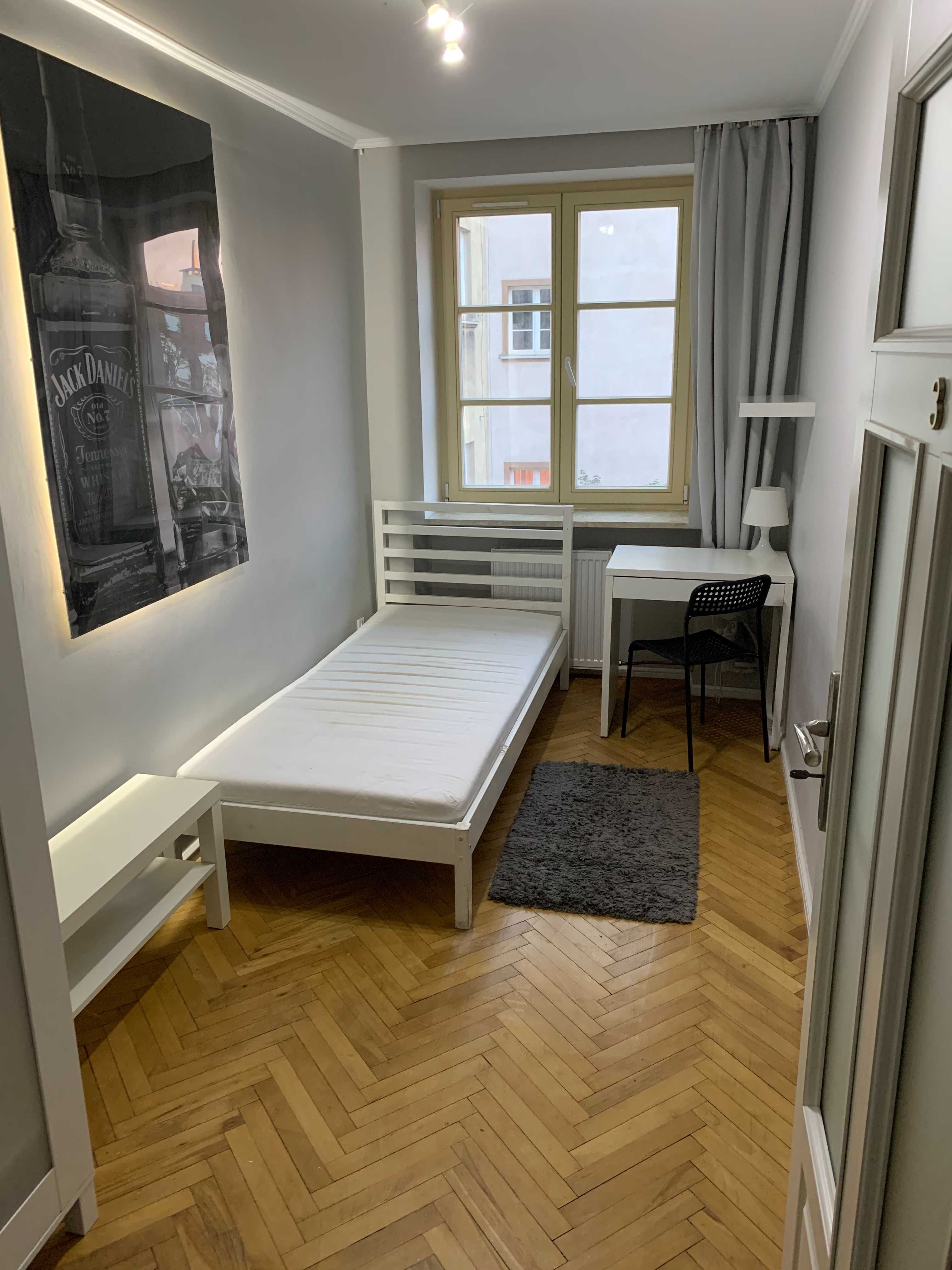 Pokój jednoosobowy na starówce ul. Rynek 56 | Single Rooms