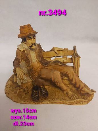 Figura Mężczyzna  na ławce nr.3494