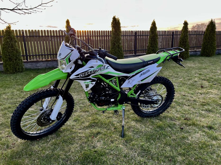 Cross Defender 250