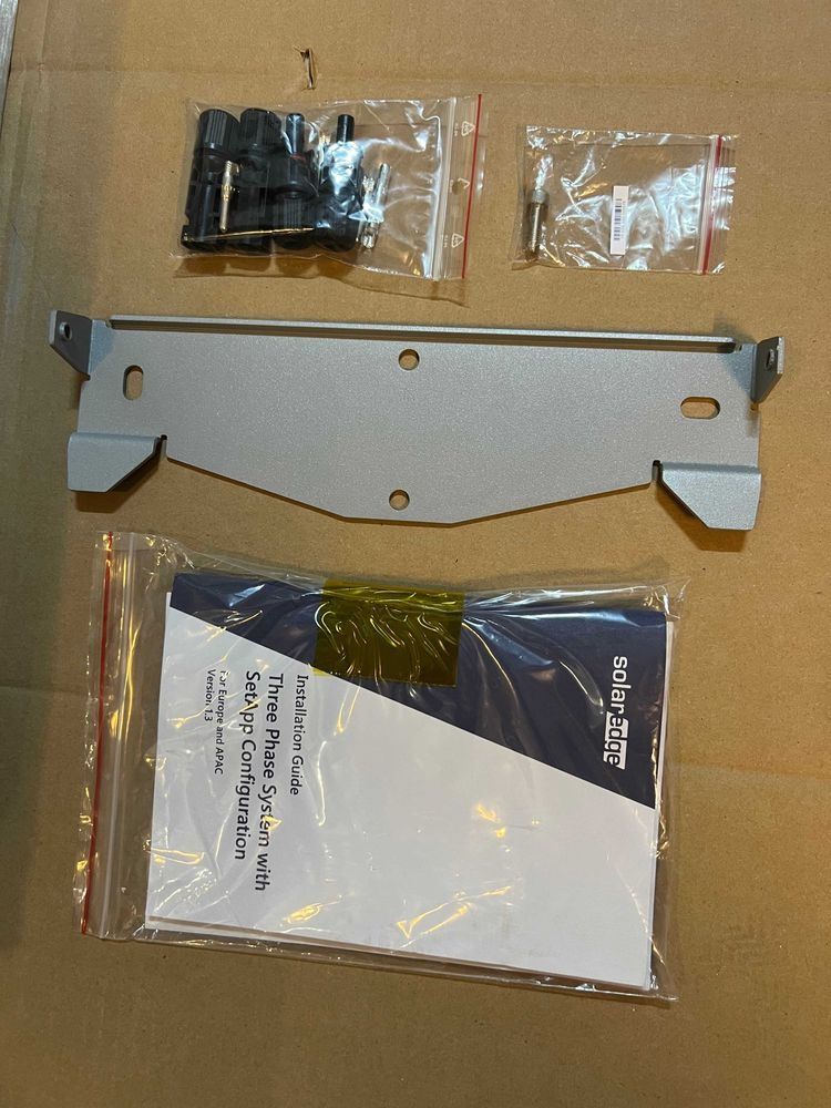 Inwerter SolarEdgeSE5K z lcd