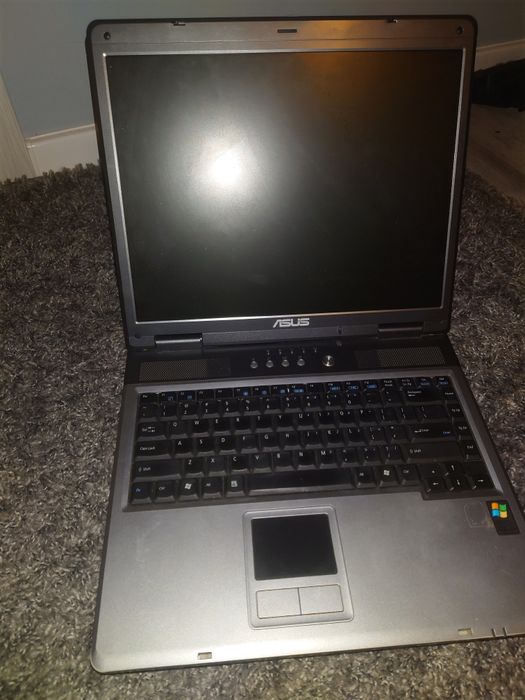 Na sprzedaż 4 laptopy Plus dwa napędy