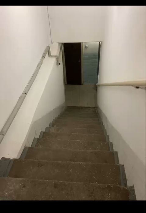 Потужне захищене підвальне приміщення (110 м²) ; вентиляція; санвузол;