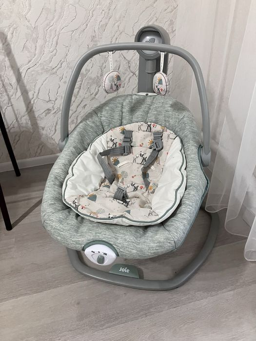 Заколисувальний центр Joie Serina