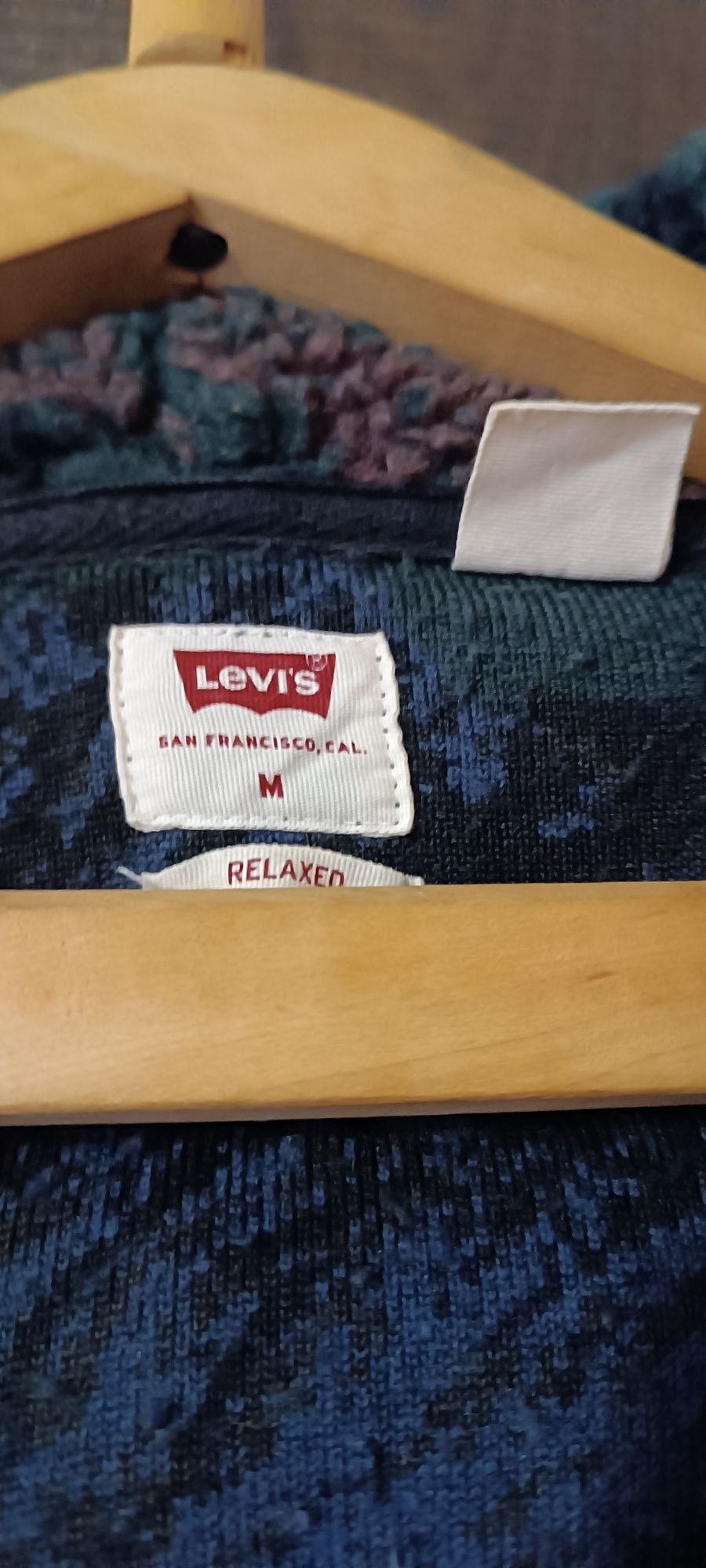 Продам мужскую куртку Levis оригинал