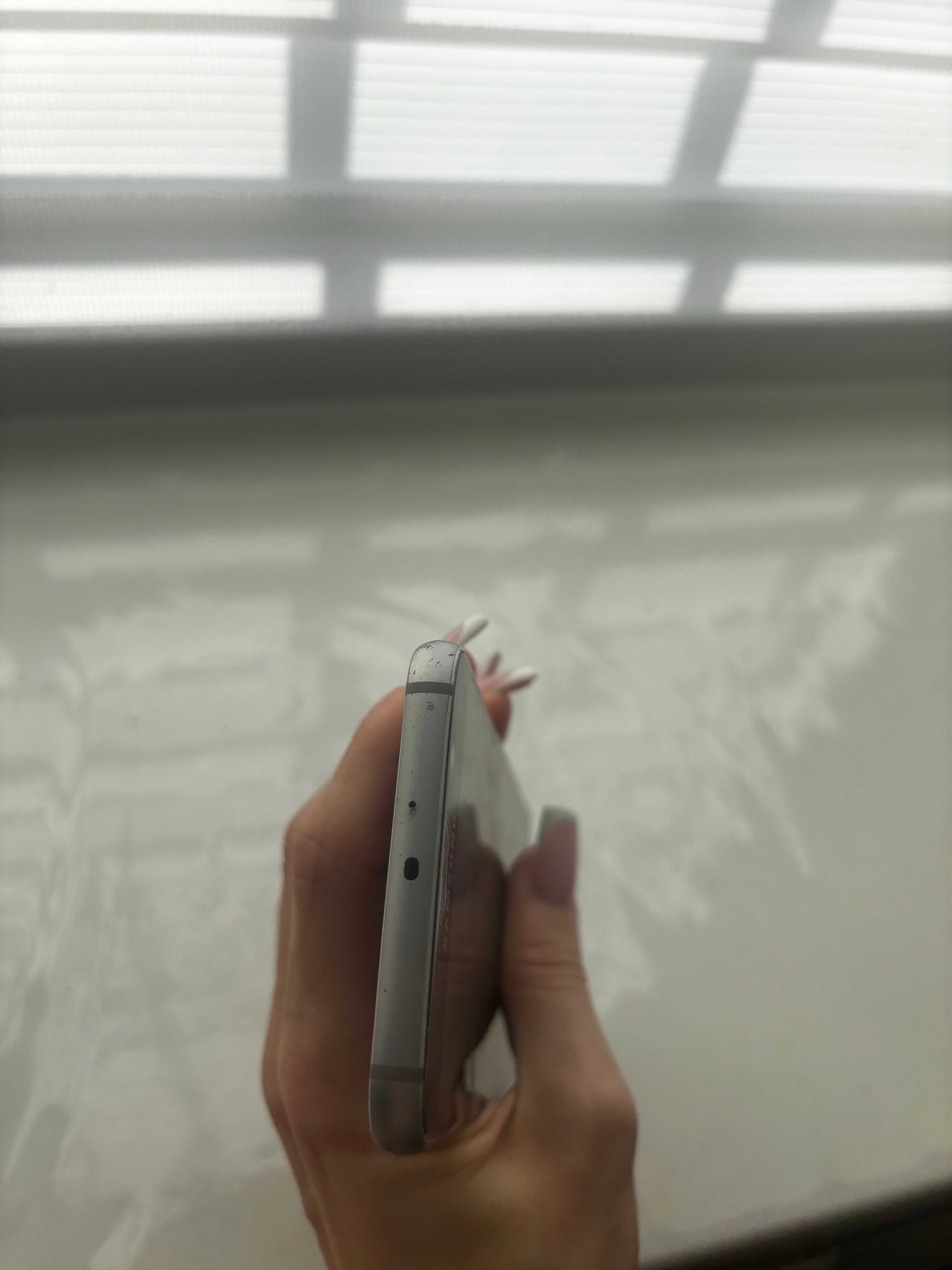 Телефон Samsung Galaxy S6